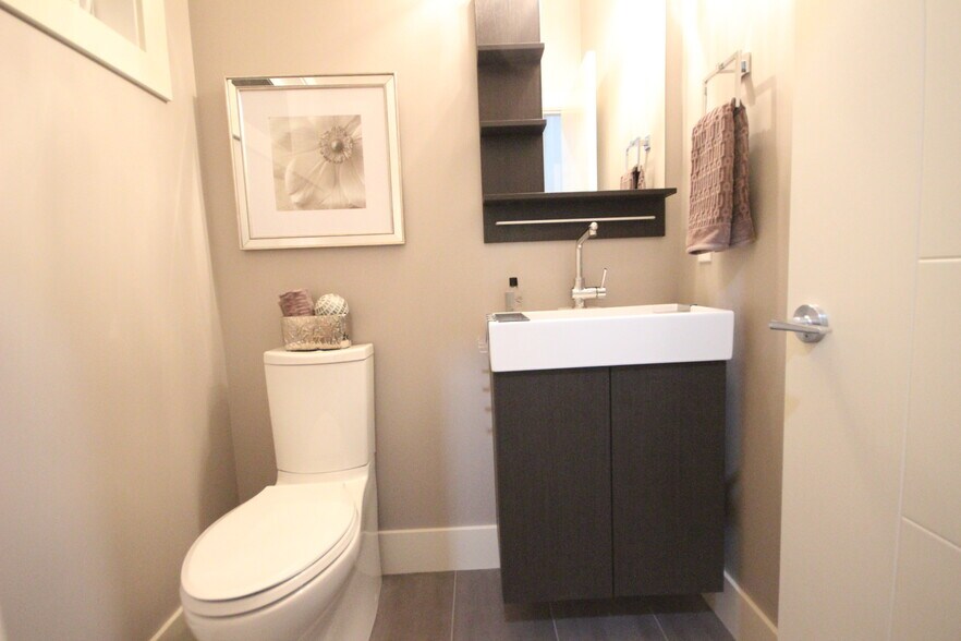 More Photos Of 11331 76 Av NW, Edmonton Apartments For Sale