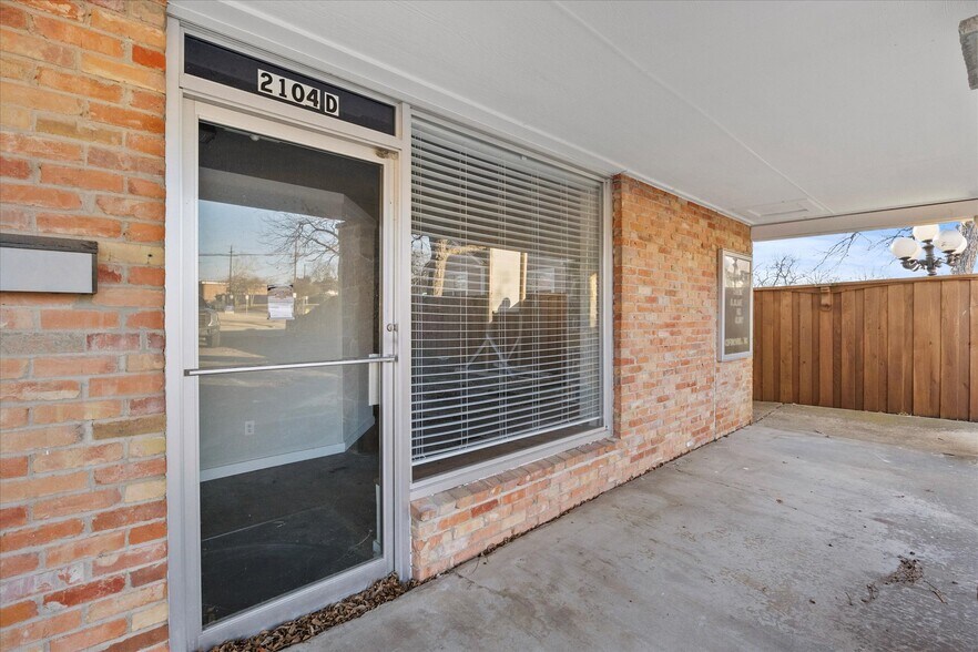 More Photos Of 2108 Monroe St, Commerce Showroom For Sale