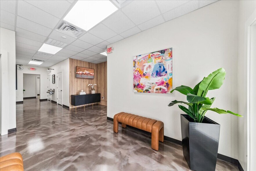 More Photos Of 566 Barton Blvd, Rockledge General Retail For Lease