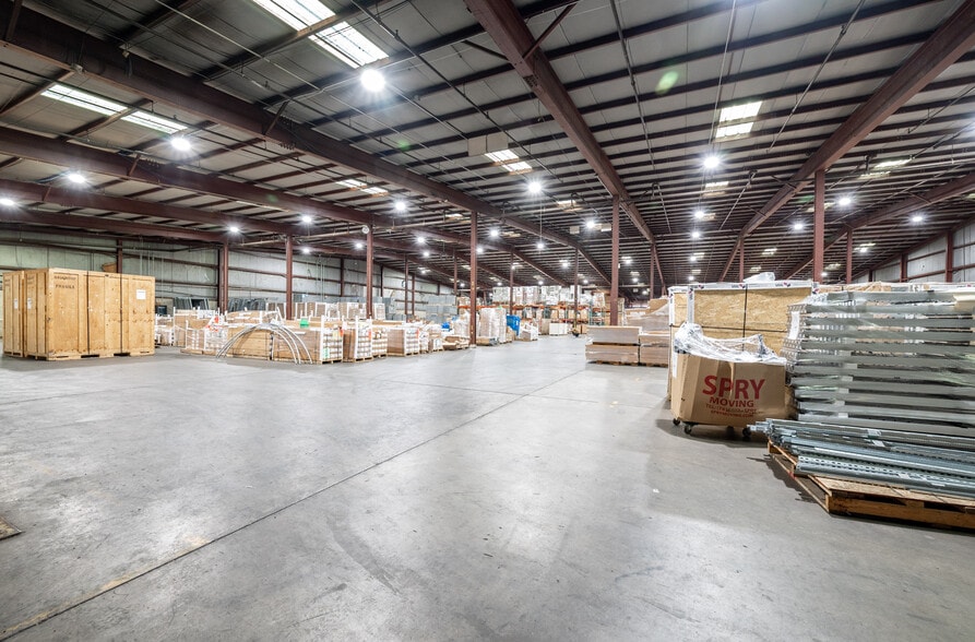 More Photos Of 32 Henry St, Bethel Warehouse For Lease