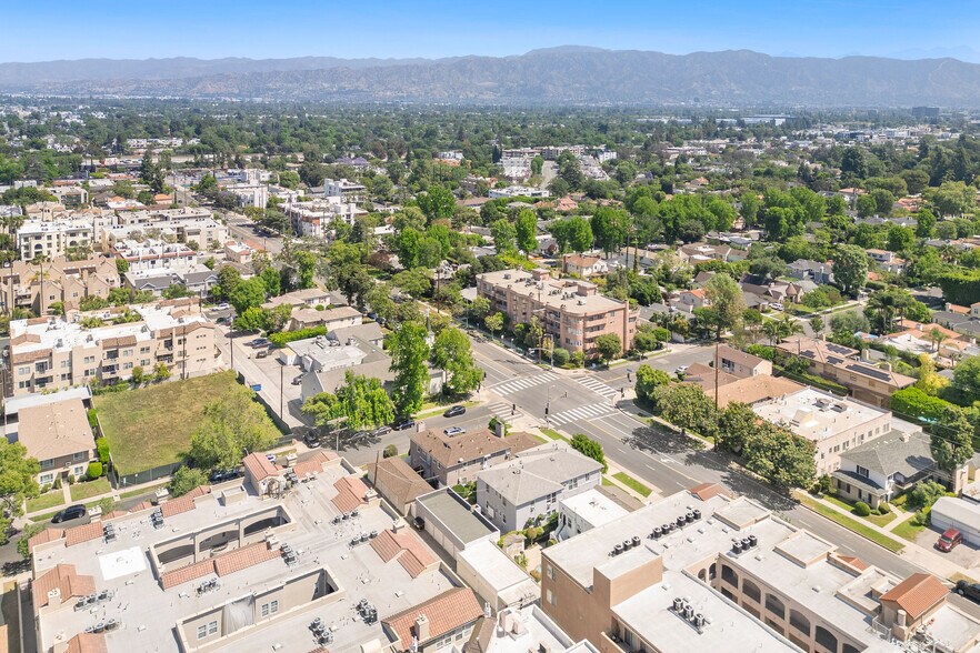 More Photos Of 4259 Cahuenga Blvd, Toluca Lake Apartments For Sale