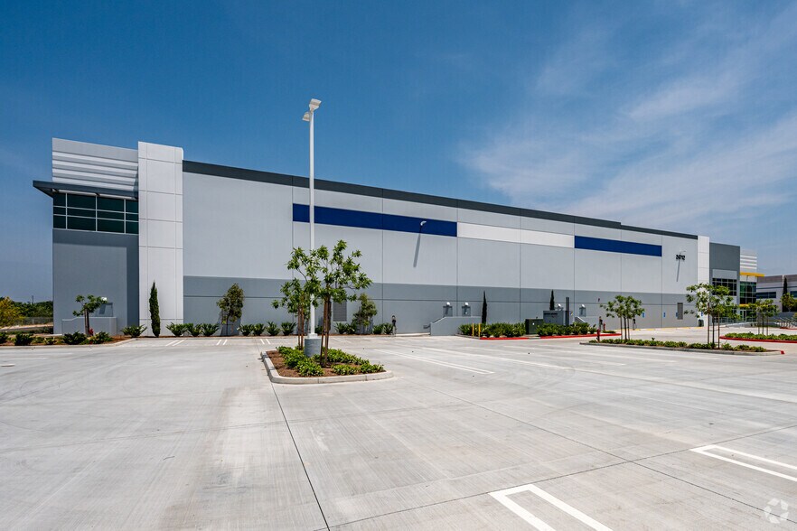 More Photos Of 24712 6th St, San Bernardino Distribution For Lease