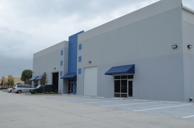 More Photos Of 7814-7816 SW Jack James Dr, Stuart Warehouse For Lease
