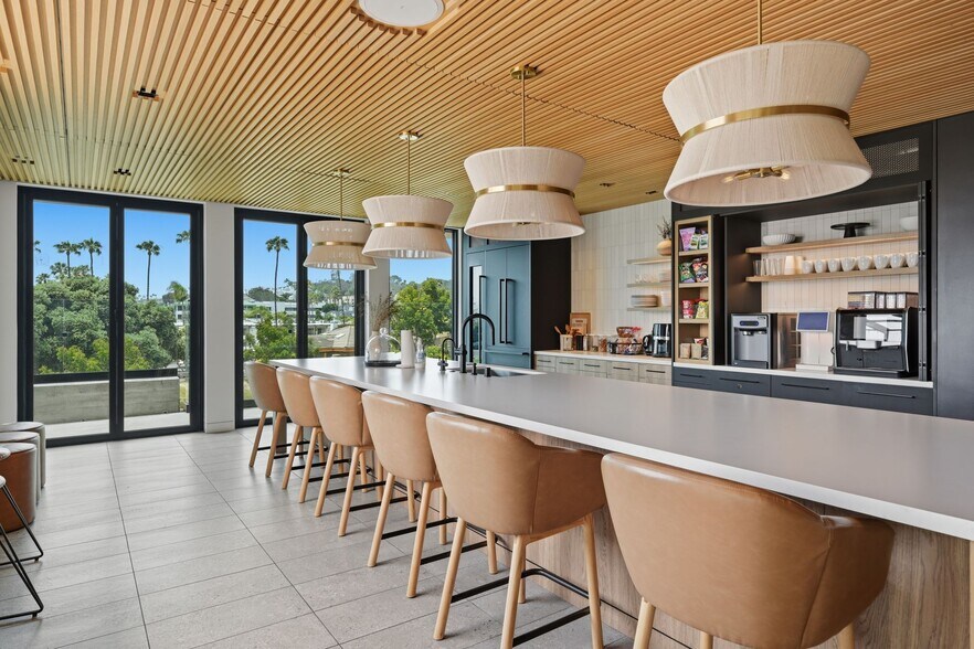 More Photos Of 674 Via de la Valle, Solana Beach Office For Sale