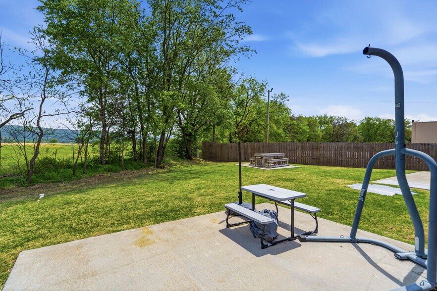 More Photos Of 2611 E Heritage Pky, Farmington Office For Sale