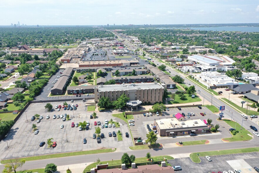 More Photos Of 11212 N May Ave, Oklahoma City Office For Lease