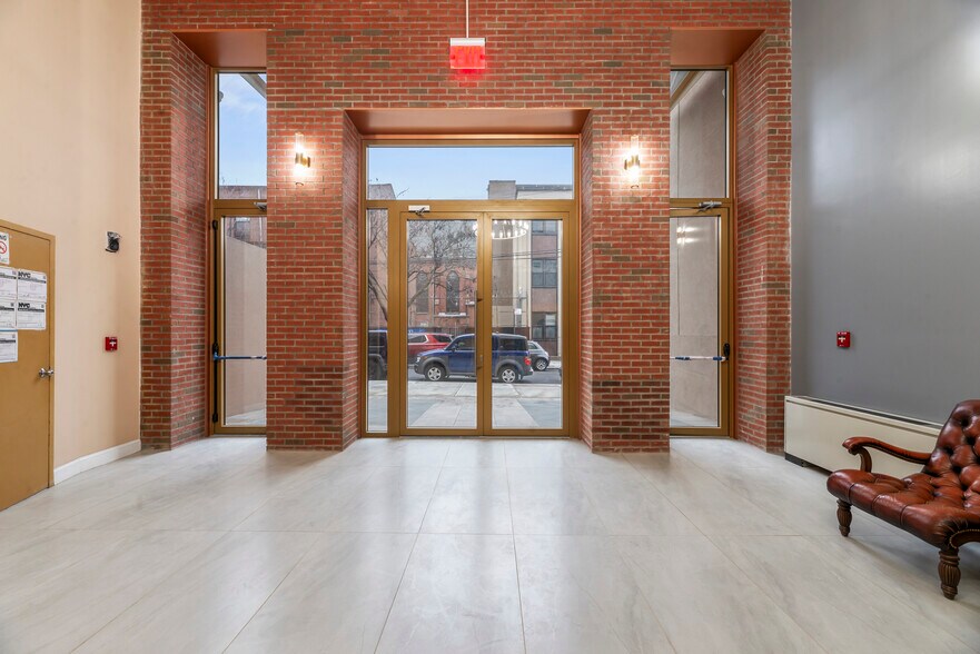 More Photos Of 14 Olive St, Brooklyn Hotel For Lease