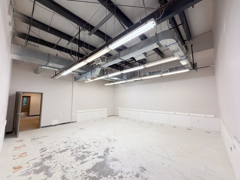 More Photos Of 10 County Line Dr, Cromwell Warehouse For Sale