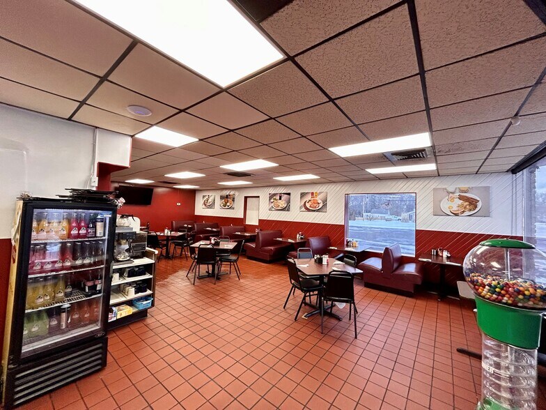 More Photos Of 5700 Bluffton Rd, Fort Wayne Restaurant For Sale