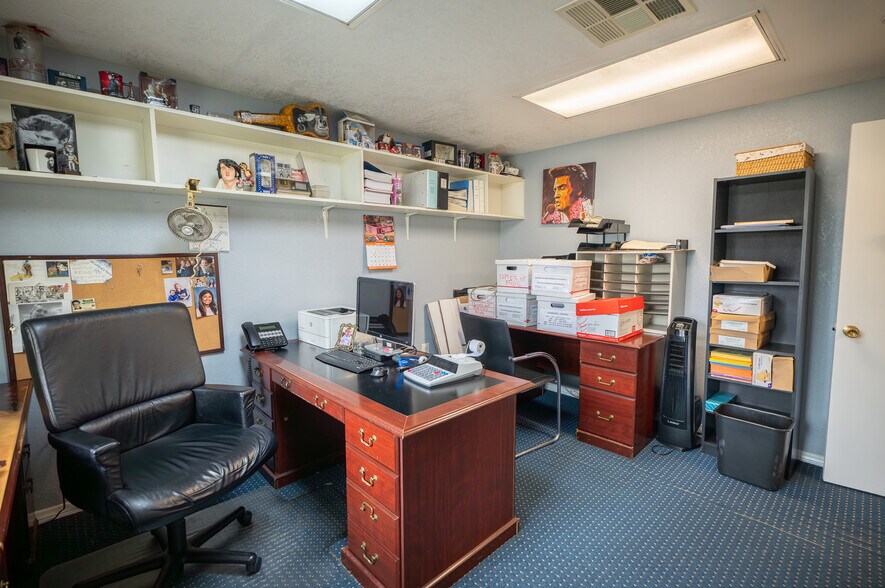 More Photos Of 2023 S Bon View Ave, Ontario Contractor Storage Yard For Sale