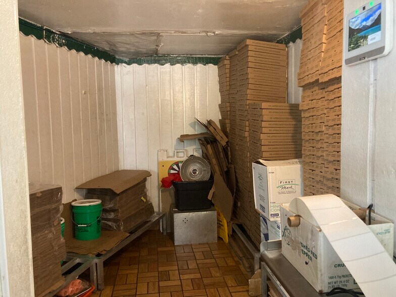 More Photos Of 2715-2719 W Broadway Ave, Minneapolis Fast Food For Sale