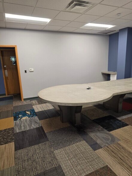 More Photos Of 1115 Commercial Ave, Reedsburg Service For Lease