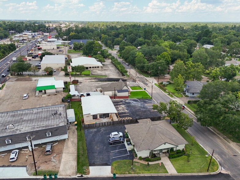 More Photos Of 909 Houston St, Conroe Freestanding For Sale