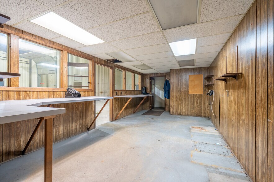 More Photos Of 42470 Executive Dr, Harrison Township Warehouse For Lease