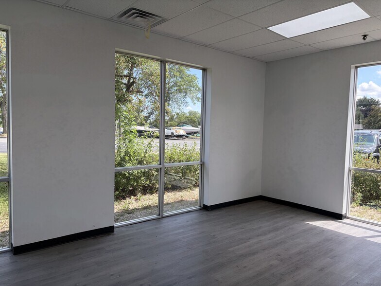 More Photos Of 330 E Route 22, Lake Zurich Warehouse For Lease