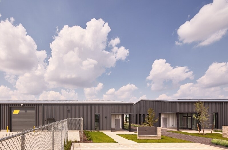 More Photos Of 2200-2300 SE Loop 820 Hwy, Fort Worth Unknown For Lease