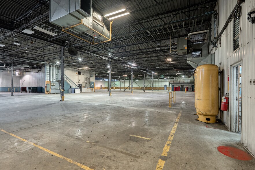 More Photos Of 60 Rue Sheard, Coaticook Industrial For Sale