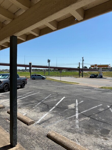 More Photos Of 400 Chisholm Valley Dr, Round Rock Unknown For Lease