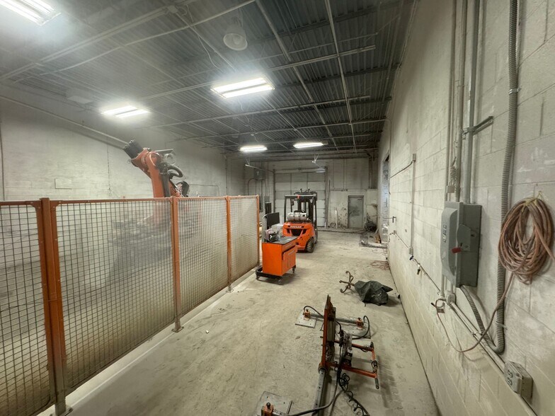 More Photos Of 2903 Southampton Rd, Philadelphia Light Distribution For Lease