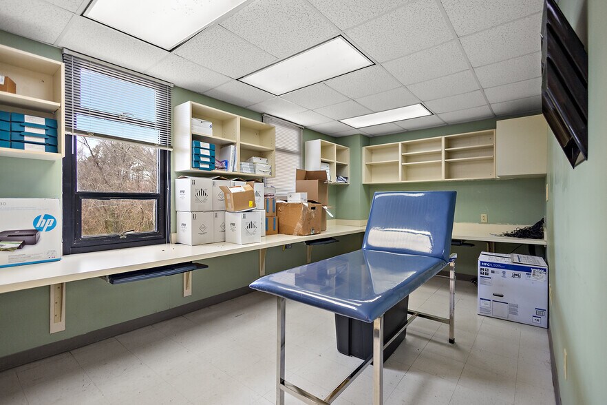 More Photos Of 1815 Hospital Dr, Jackson Medical For Sale