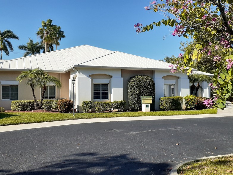 More Photos Of 12651 McGregor Blvd, Fort Myers Office For Lease