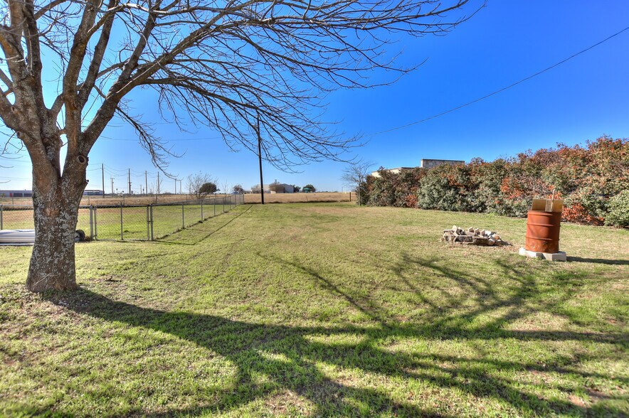 More Photos Of 4159 E University Ave, Georgetown Light Manufacturing For Sale