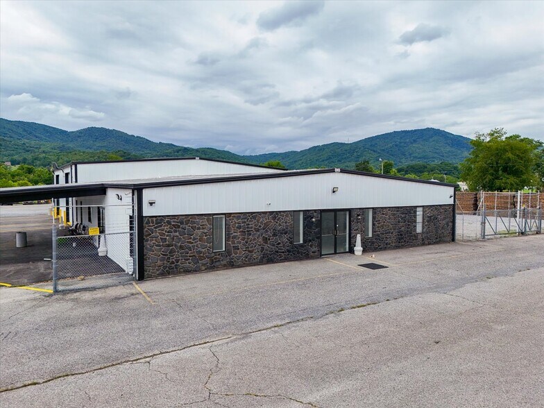 More Photos Of 1062 Mountain View Church Rd, Blue Ridge Flex For Lease