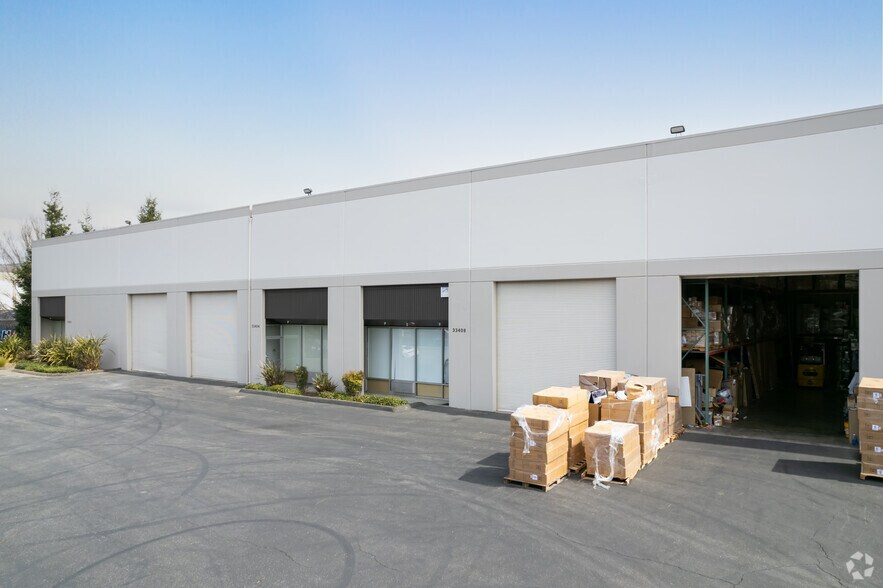 More Photos Of 33400-33416 Western Ave, Union City Warehouse For Lease
