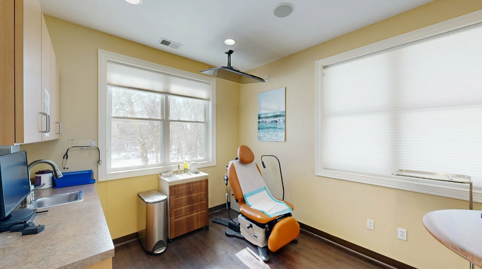 More Photos Of 447 Naubuc Ave, Glastonbury Office For Sale