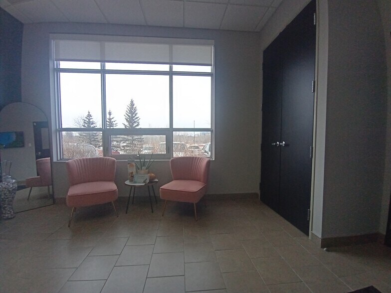 More Photos Of 300 Terry Fox Dr, Ottawa Office For Sale