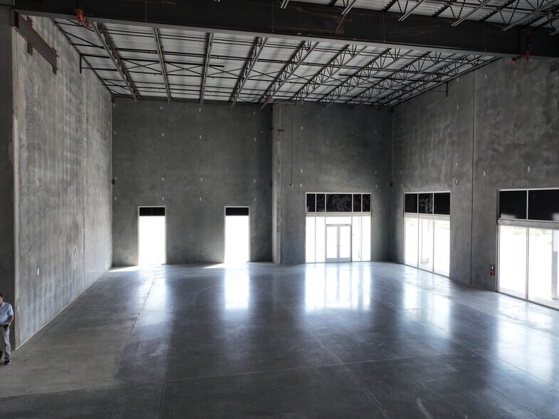 More Photos Of 1203 Reuthinger Pky, Laredo Distribution For Sale