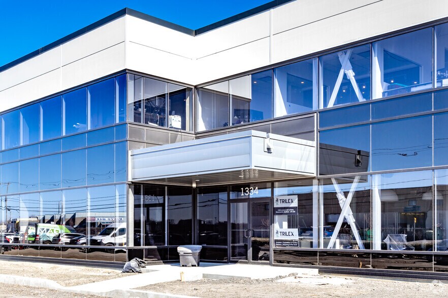 More Photos Of 1300-1334 Av De La Gare, Mascouche Service For Lease