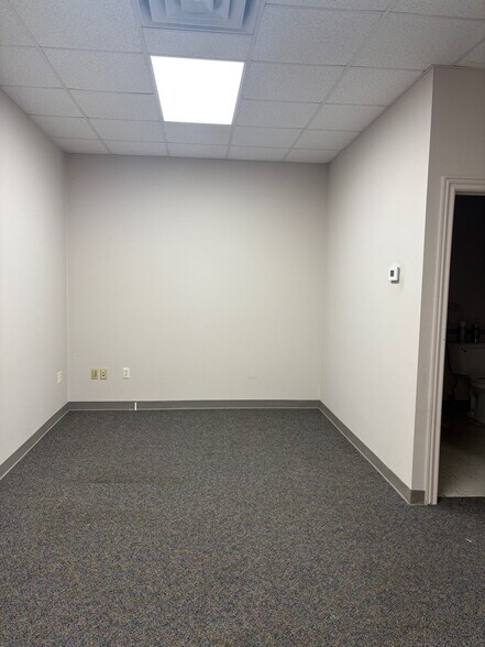 More Photos Of 16600-16622 N Western Ave, Edmond Unknown For Lease