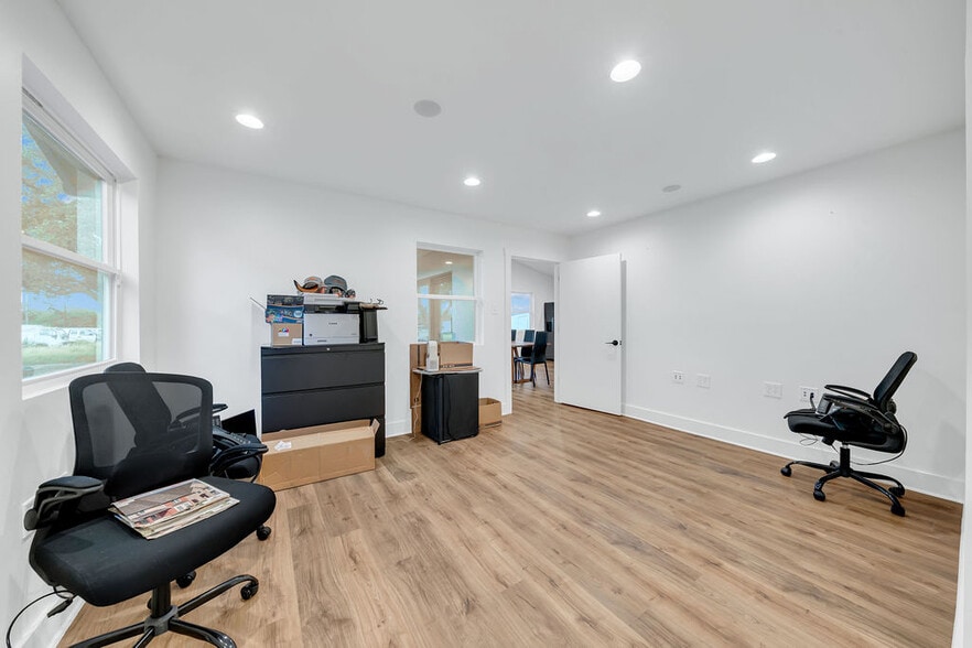 More Photos Of 117 Commerce Ave, Boerne Office For Sale
