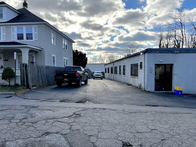 More Photos Of 100 Carney St, Glen Cove Manufacturing For Lease