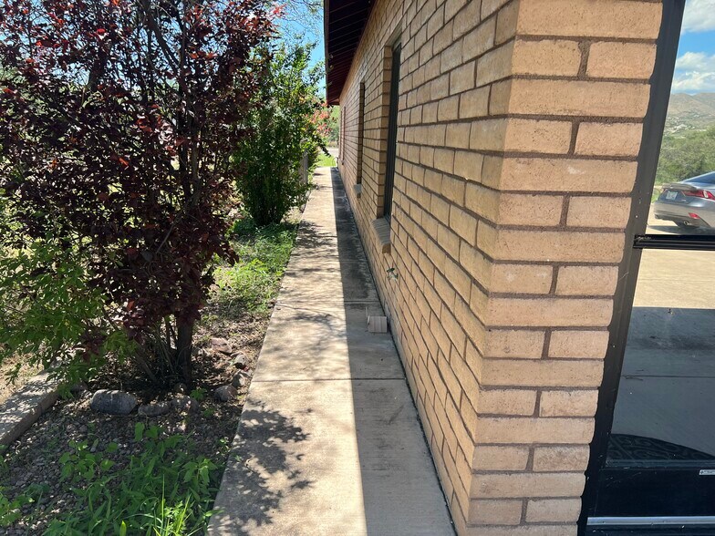 More Photos Of 1157 Circulo Mercado, Nogales Medical For Sale