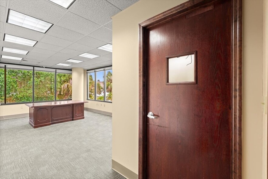 More Photos Of 128 E Granada Blvd, Ormond Beach Medical For Sale