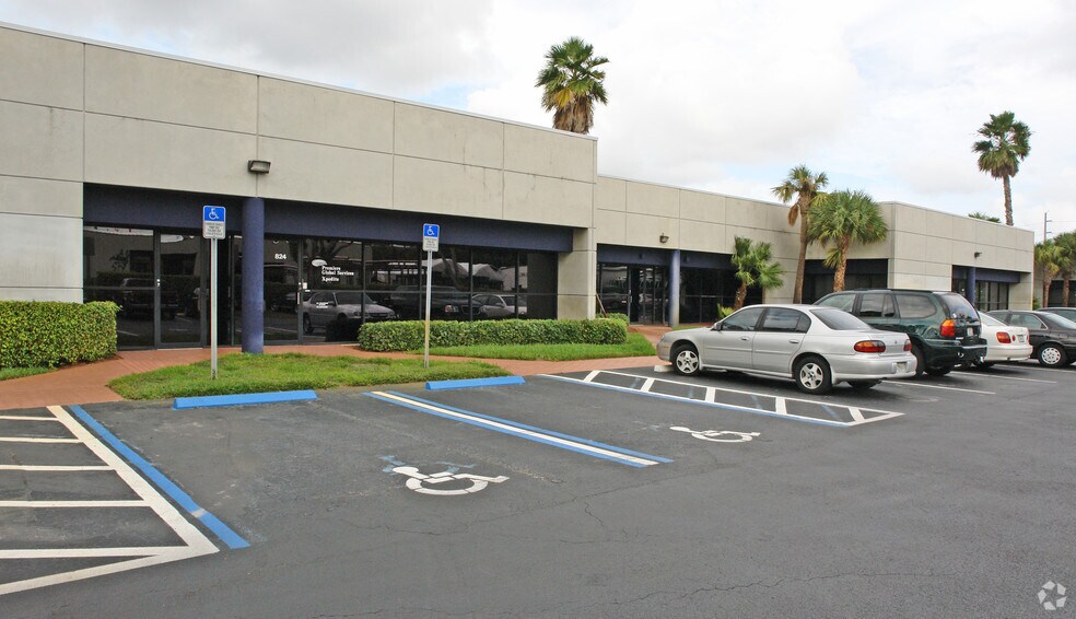 More Photos Of 700-710 S Military Trl, Deerfield Beach Warehouse For Lease