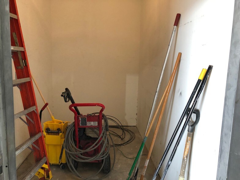 More Photos Of 660 NW 137th St, North Miami Warehouse For Sale