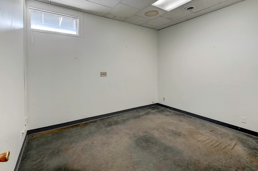 More Photos Of 4003 Pennsylvania Ave, Kansas City Office For Sale