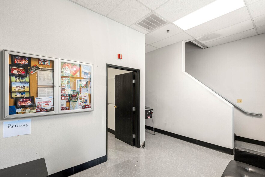 More Photos Of 4570 Donovan Way, North Las Vegas Light Distribution For Sale