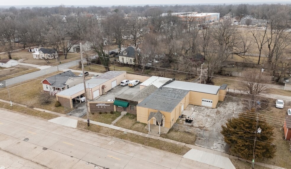 More Photos Of 219 & 303 W Chase st, Springfield Light Distribution For Lease