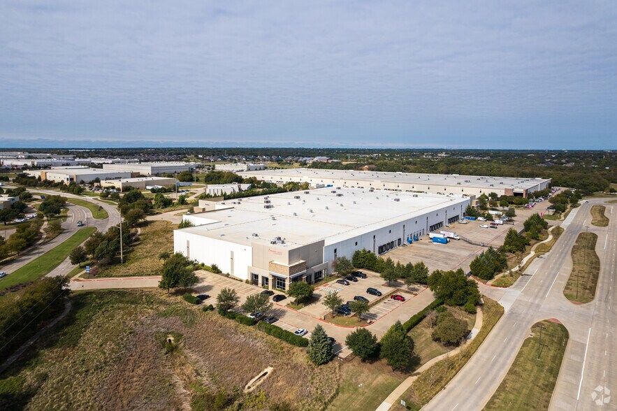 More Photos Of 700 Lakeside Pky, Flower Mound Distribution For Lease