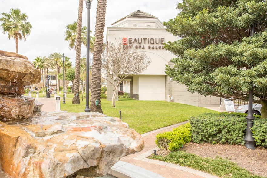 More Photos Of 12850-12858 Memorial Dr, Houston Unknown For Lease