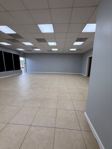 More Photos Of 401-415 Edgebrook Dr, Houston Unknown For Lease
