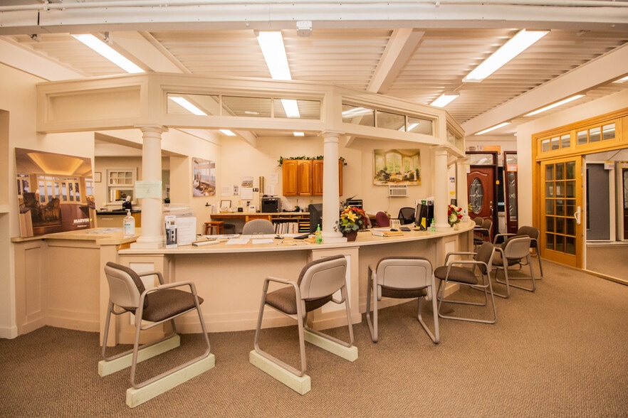 More Photos Of 1150 Main St, Leicester Showroom For Lease