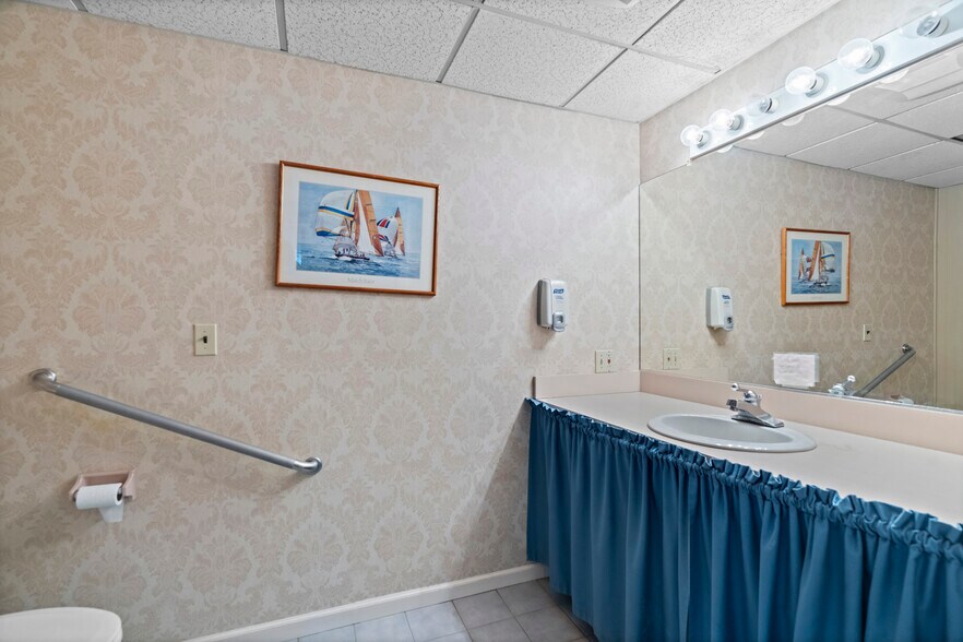 More Photos Of 1481 Chapel St, New Haven Office For Sale