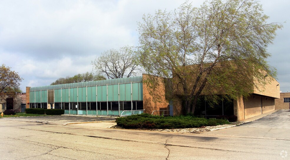Primary Photo Of 100 W Industrial Rd, Addison Warehouse For Sale