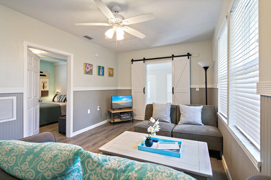 More Photos Of 56 Grove Ave, Saint Augustine Restaurant For Sale