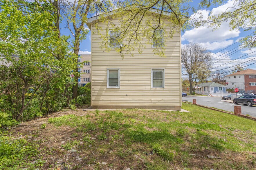 More Photos Of 18803 Ridgedale St, Springfield Gardens Apartments For Sale